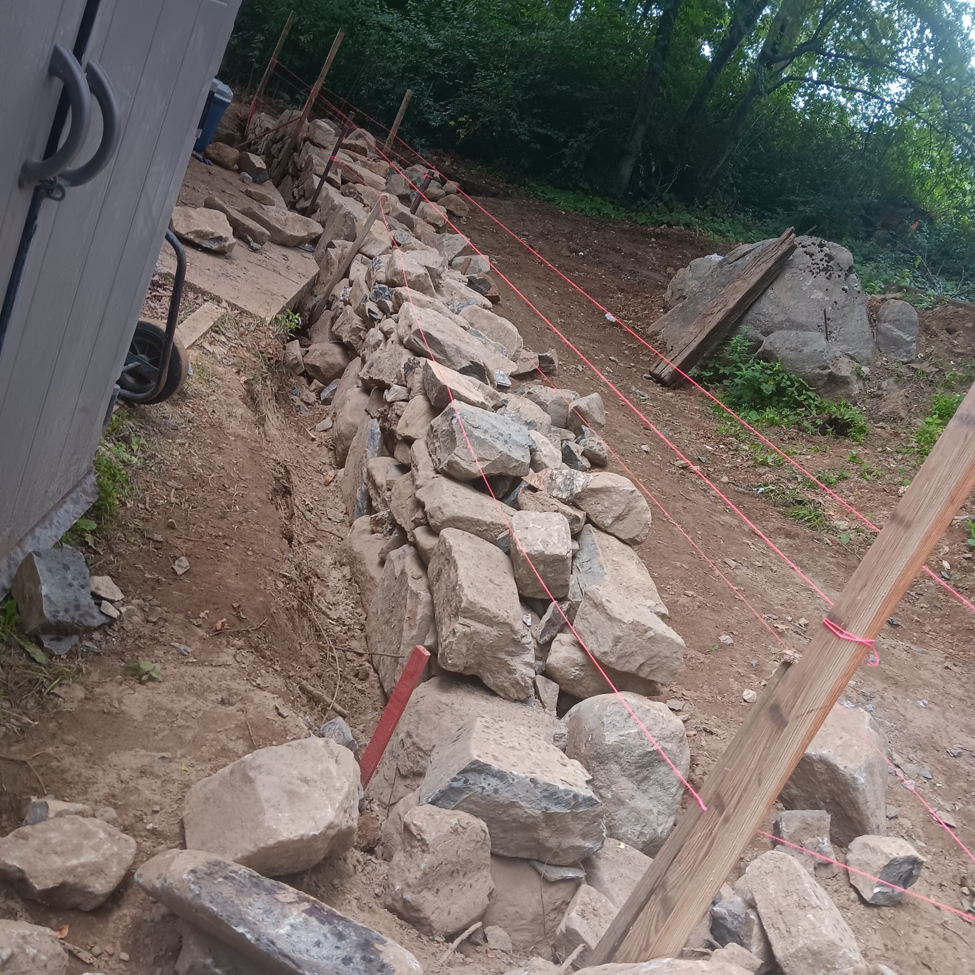 Dry-laid stone retaining wall detail